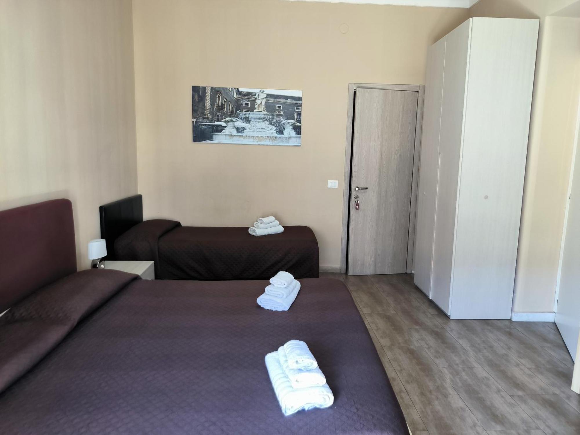 Prestige B&B Catania Bagian luar foto