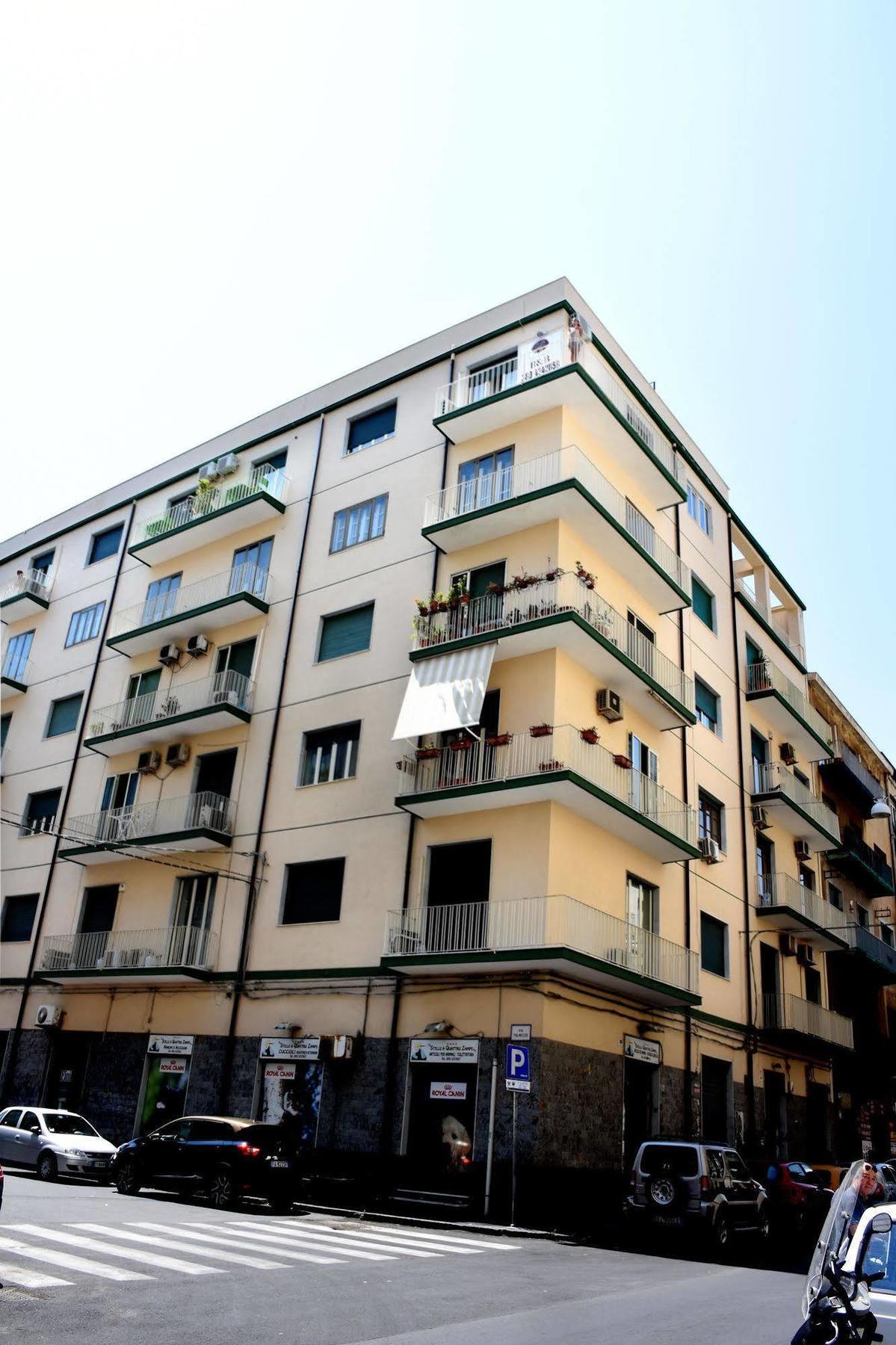 Prestige B&B Catania Bagian luar foto